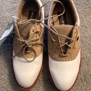 Women’s 8 1/2 Dunlop golf shoes